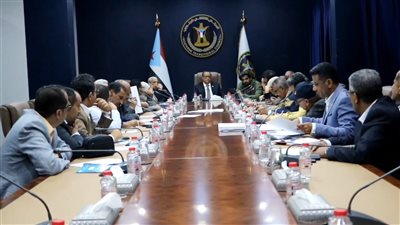 وحدة شؤون المفاوضات تعقد اجتماعاً بفريق العملية السياسية القادمة