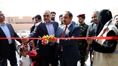 تدشين العمل بمركز المحور الطبي بربوة خلف بمديرية المكلا بدعم إماراتي