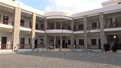 إضراب شامل يشل العملية التعليمية بأبين احتجاجاً على توقف مرتبات المعلمين