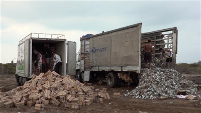 إتلاف أكثر من 5500 كرتون حليب منتهي الصلاحية بالعاصمة عدن 