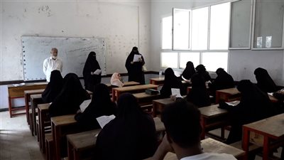 تدشين امتحانات الفصل الأول لمعلمي المعهد العالي للتأهيل والتدريب بلحج 