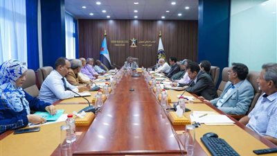 الهيئة الاقتصادية والخدمية تقف أمام الأوضاع الاقتصادية التي يعيشها شعب الجنوب