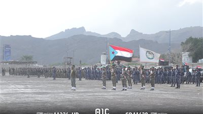 بعرض عسكري مهيب.. إدارة أمن العاصمة عدن تدشن العام التدريبي الجديد 2024