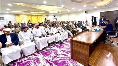 البحسني يؤكد على أهمية دور القبائل والمجتمع المدني في دعم الحكومة الجديدة ومساندتها لتحسين الأوضاع 