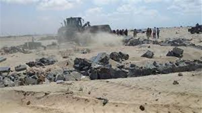  حملة كبرى لإزالة العشوائيات بمديرية البريقة في العاصمة عدن