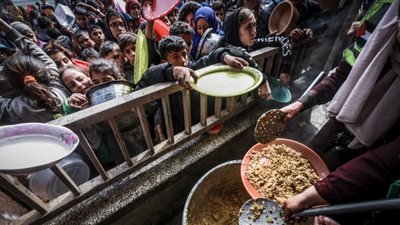 وفاة عدد من الفلسطينيين بسبب المجاعة في قطاع غزة 