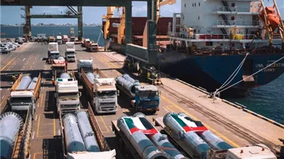 وصول معدات التصريف الخاصة بمحطة الطاقة الشمسية إلى ميناء عدن 