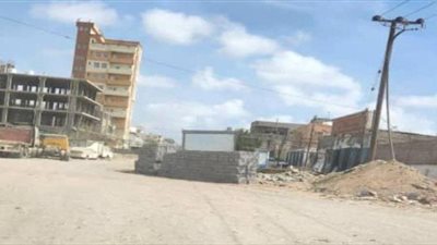 وحدة حماية الأراضي تُزيل مبنى عشوائياً في المنصورة