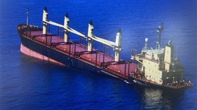 تسرب نفطي ضخم جراء هجوم حوثي على الناقلة روبيمار