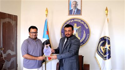 رئيس انتقالي شبوة يكرم المهندس والمبتكر 