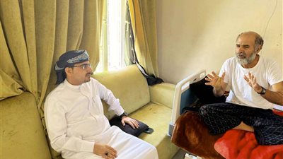 رئيس تنفيذية انتقالي المهرة يزور المناضل بن ايدان ويطمئن على صحته