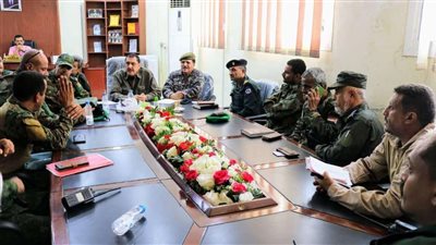 اللواء الشعيبي يترأس اجتماعاً موسعاً بمدراء أقسام الشرط وقيادات البحث بعدن