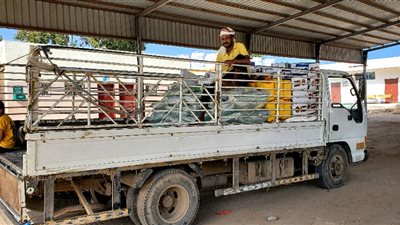 قيادة انتقالي أبين تواصل توزيع السلال الغذائية على أسر الشهداء بمديريتي زنجبار وخنفر