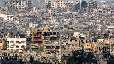 مقتل 15 على الأقل في غارة إسرائيلية استهدفت منزلاً بوسط غزة