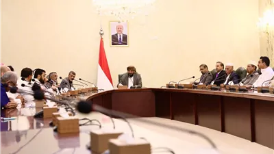 المحرّمي يلتقي برجال مال وأعمال ويبشّر بقرب افتتاح المنطقة الصناعية بعدن