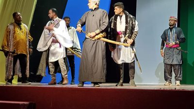  مسرحية 'الملك والثأر' تحقق نجاحًا كبيرًا في احتفالية يوم المسرح العالمي بالعاصمة عدن