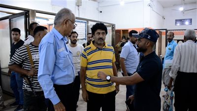 السلطة المحلية بصيرة توجه بإعادة تأهيل صالة مبنى الهجرة والجوازات بعدن 