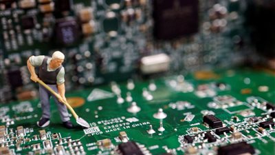 أمريكا والاتحاد الأوروبي يعتزمان استخدام الذكاء الاصطناعي في البحث عن مواد كيميائية بديلة لصنع الرقائق