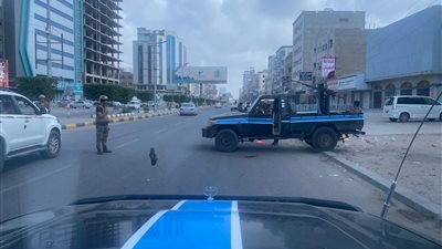 قوات الطوارئ والدعم الأمني تنفذ انتشارًا أمنيًا مكثفًا لتأمين العاصمة عدن خلال أيام العيد