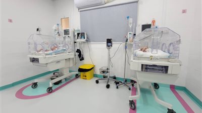 ولادة نادرة لـ ٣ توائم في المستشفى الأمريكي الحديث بعدن