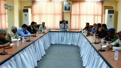 أمين محلي حضرموت يرأس اجتماعًا للجنة الطوارئ للاستعداد لأخدود المنخفض الجوي