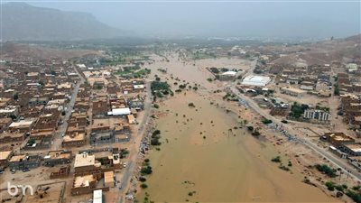 أمطار غزيرة تغمر عددا من مديريات وادي حضرموت وتقطع الطريق الرابط بين سيئون وتريم 