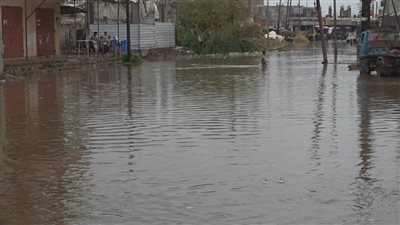 الأمطار تتسبب بقطع الشوارع بزنجبار ومناطق متفرقة بأبين