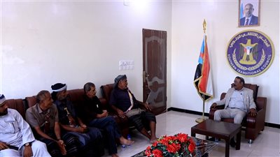 رئيس تنفيذية شبوة يلتقي بأعضاء اللجنة التحضيرية لنقابة عمال الجنوب