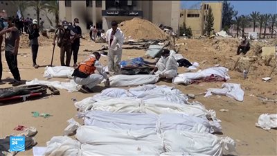 انتشال 283 جثمانا من مقبرة جماعية في خان يونس