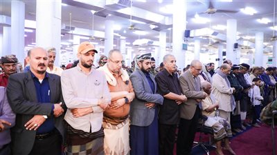 الكثيري يتقدم جموع مشيّعي نجل محافظ محافظة لحج