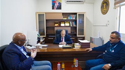 الحاج يبحث مع 