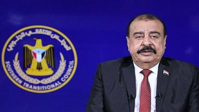 اللواء بن بريك يُعزّي في وفاة المناضل الشيخ عاتق باعوضة