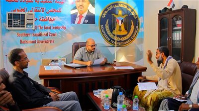 انتقالي حضرموت يناقش مشكلة نقص المخزون المائي بغيل باوزير