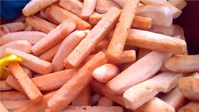 ارتفاع أسعار الخبز.. أزمة جديدة تضع حكومة بن مبارك على المحك 