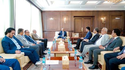 الرئيس الزُبيدي: استمرار تردي الأوضاع يحتّم على الانتقالي إعادة النظر في خطواته المستقبلية