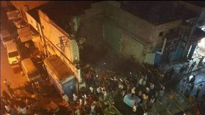  وفاة طفلة جراء انهيار مبنى سكني في مدنية كريتر بعدن
