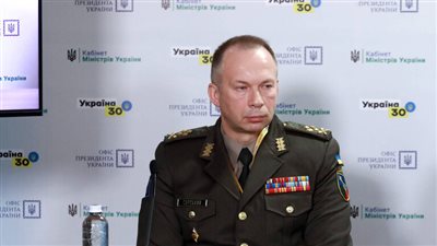 القائد العام للقوات الأوكرانية يعترف بصعوبة الوضع بسبب ضراوة القتال على خطوط التماس