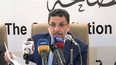 رئيس الحكومة يؤكد ضرورة دعم تنفيذ قرارات البنك المركزي عدن