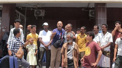 مواطنون يشكون عدم التزام بنك اليمن الدولي بقرارات مركزي عدن 