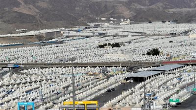 الحجاج يستقرون في مشعر مِنى لقضاء يوم التروية