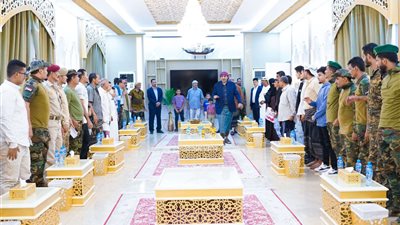 الرئيس الزُبيدي يستقبل جموع المهنئين بعيد الأضحى المبارك لليوم الثالث