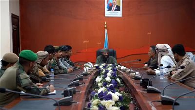 العميد الوالي يلتقي قيادات السلطة المحلية والأمنية في مديرية مودية بأبين