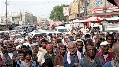 أهالي المنطقة الوسطى بأبين يتضامنون مع 