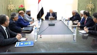 مجلس القيادة يعقد اجتماعًا طارئًا لمناقشة الأوضاع المعيشية والتهديدات الحوثية