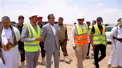 بدعم إماراتي.. محافظ شبوة يدشن أعمال أول مشروع للطاقة الشمسية بالمحافظة 