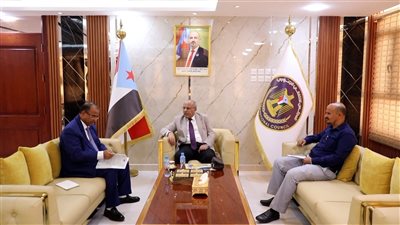 القائم بأعمال رئيس المجلس يطَّلع على سير عمل وزارة الشؤون الاجتماعية والعمل