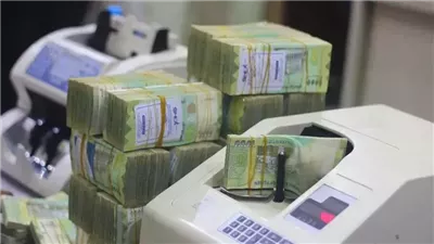 استمرار انهيار العملة المحلية وإجراءات خجولة للبنك المركزي والحكومة 