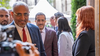 الرئيس الزُبيدي: بلادنا تأخرت عن ركب التقدم العالمي وعلينا السعي نحو التنمية المستدامة