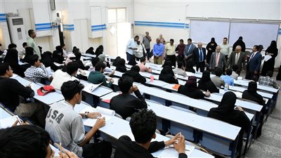 تدشين امتحانات المفاضلة في كلية طب الأسنان بجامعة عدن 