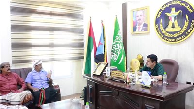رئيس تنفيذية انتقالي حضرموت يطلع على أوضاع مديرية رخية